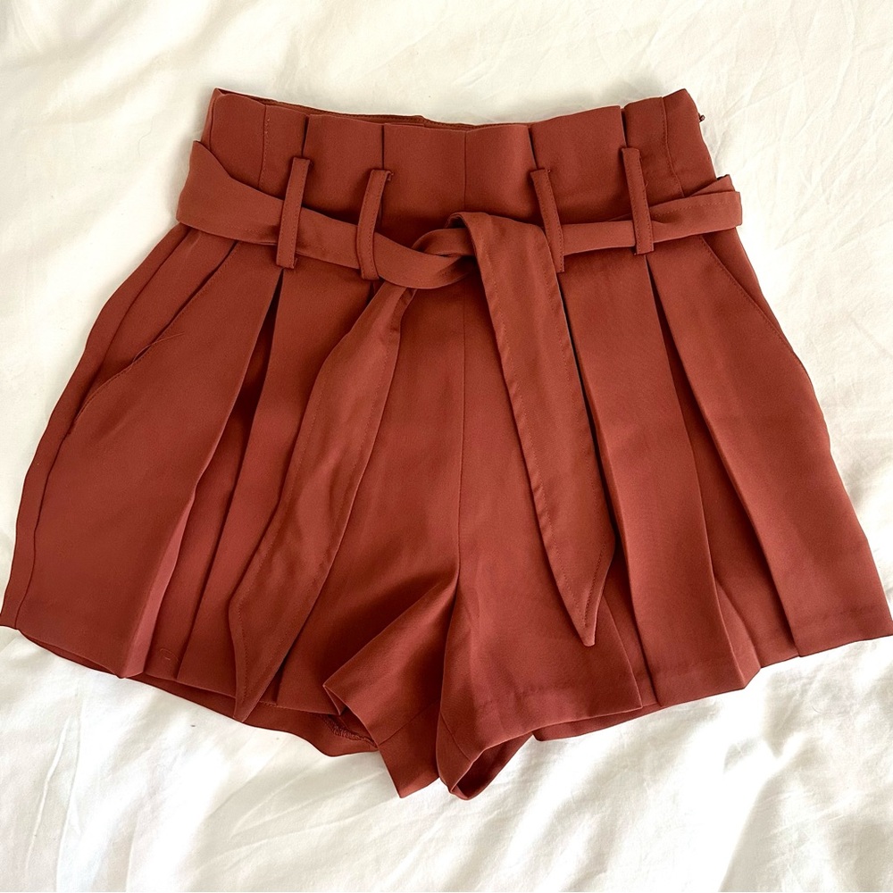 Express Shorts with Belt